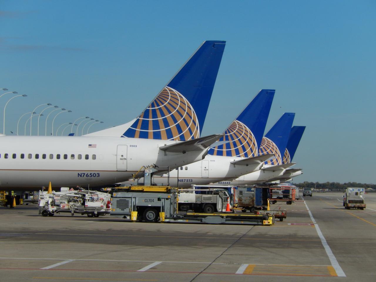 United airlines flight bomb threat