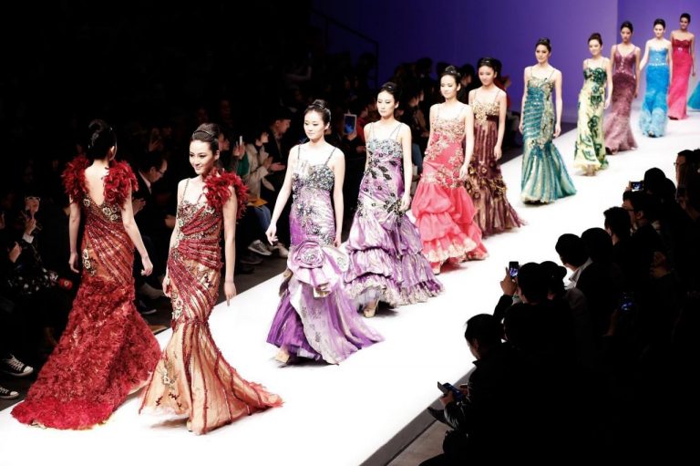 Chinese Fashion: A Tapestry of Tradition, Innovation, and Cultural Significance - The Chupitos!